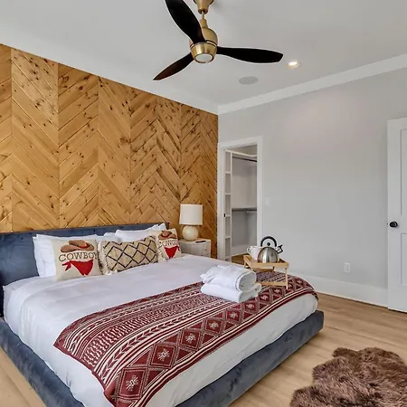 Bass - Private Rooftop - 8 Mins To Broadway Holiday home Nashville