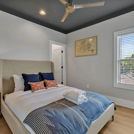 Ensemble-4 Unit Combo-8 Mins To Broadway Holiday home Nashville