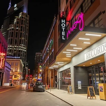 Hotel Moxy Downtown 3*