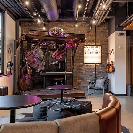 Hotel Moxy Downtown 3*