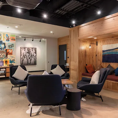 Moxy Downtown Hotel 3*