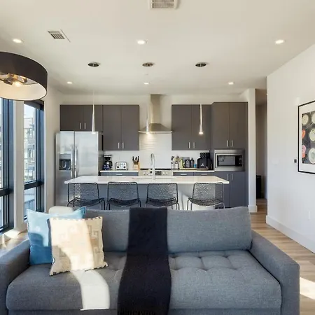 Sleeps 18 3 Modern Midtown W Gym Pool Walkable To Shops Eats Holiday home Nashville