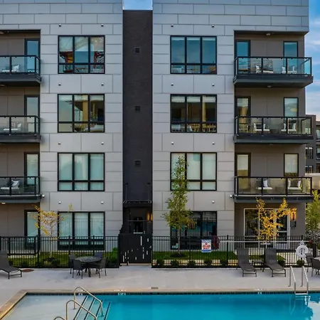 Sleeps 18 3 Modern Midtown W Gym Pool Walkable To Shops Eats Holiday home Nashville