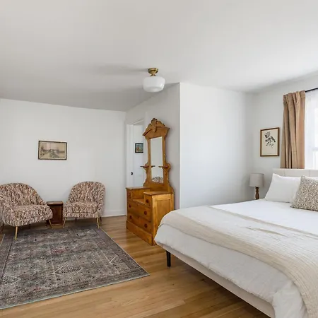 Chic 2 Bed 2 Bath, In 12 South Holiday home Nashville