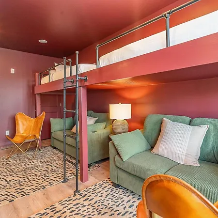 Luxe-rooftop Echo-private Deck-4 Mins Broadway Holiday home