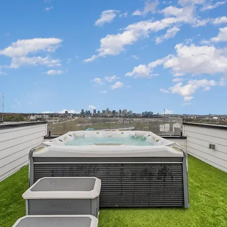 Holiday home Luxe-high Note-rooftop Hot Tub-3 Mins To Broadway