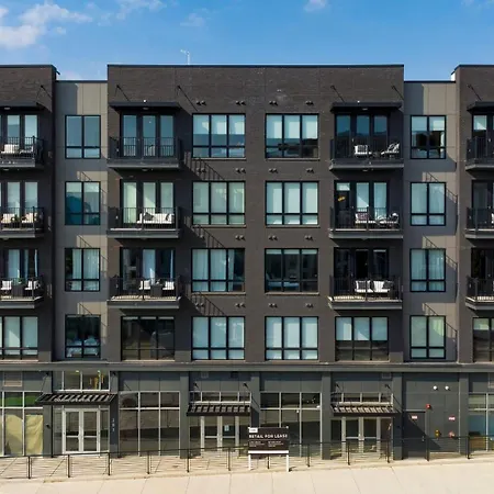 Sleeps 18 3 Modern Midtown W Gym Pool Walkable To Shops Eats