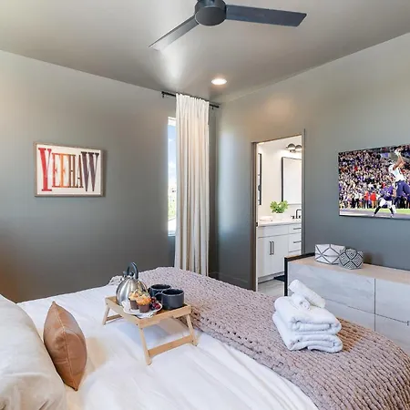 Melody Row-2 Unit Combo W/hot Tub-mins To Broadway
