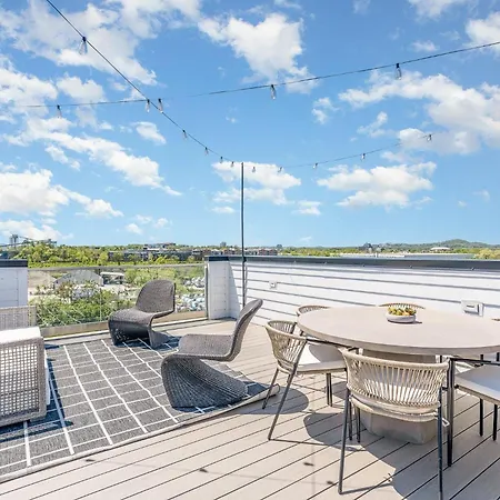 Holiday home Nimbus-rooftop Deck-hot Tub-mins To Broadway Nashville