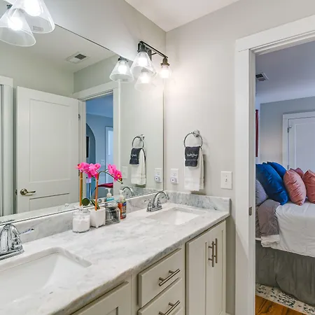 Hotel Pet-friendly Retreat About 3 Mi To Downtown!