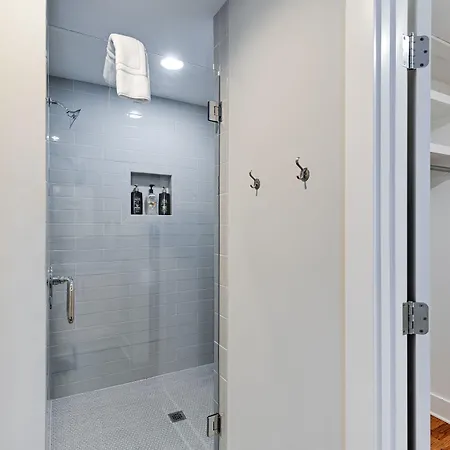 Hotel Pet-friendly Retreat About 3 Mi To Downtown!
