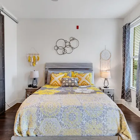 Dream In Desirable West End Holiday home *