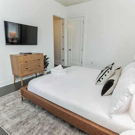 Modern Loft Near West End *