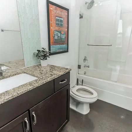 Modern Loft Near West End Holiday home
