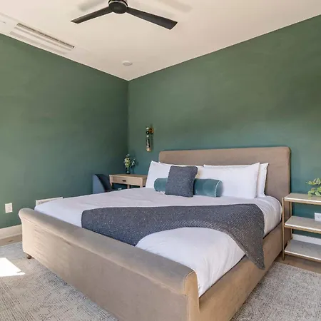 The Linden - Rooftop Views Refined Design New