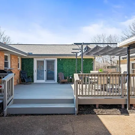 Holiday home Cozy Ranch Retreat-large Deck & Yard-10 Mins To Downtown