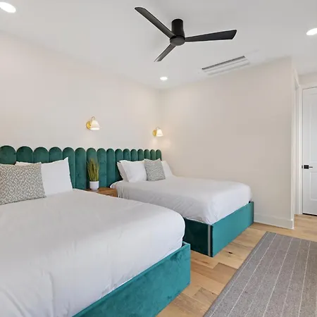 The Chestnut - Brand New Rooftop Skyline Views Holiday home Nashville