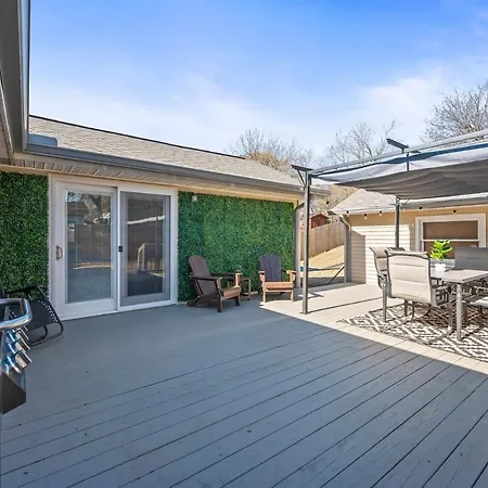Cozy Ranch Retreat-large Deck & Yard-10 Mins To Downtown Nashville