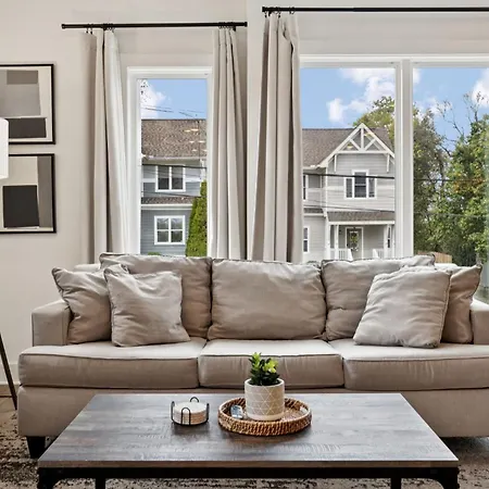 New Nash Modern Luxurious Space W Rooftop Views *