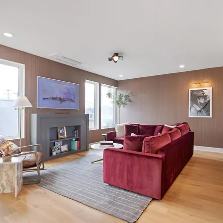 Holiday home The Chestnut - Brand New Rooftop Skyline Views *