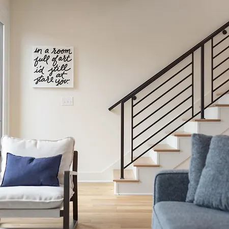 The Ashford - Brand New Gem Walk To Weho Holiday home *