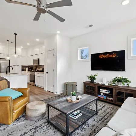 Holiday home New Nash Modern Luxurious Space W Rooftop Views Nashville