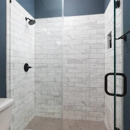 Sleeps 16 Two Side By Side Only 3 Miles Broadway Holiday home Nashville