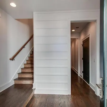 Luxury - The Gulch - Private Rooftop Holiday home *