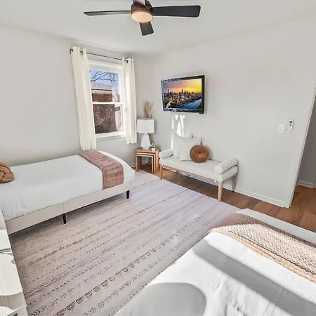 Cozy Ranch Retreat-large Deck & Yard-10 Mins To Downtown