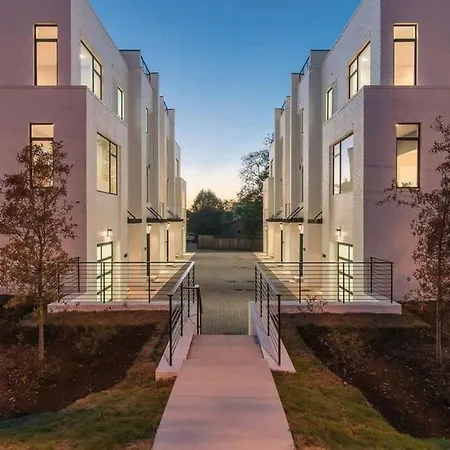 Luxury - The Gulch - Private Rooftop Holiday home *