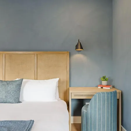 The Ashford - Brand New Gem Walk To Weho Holiday home *