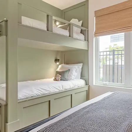 Holiday home The Elmwood - Brand New Rooftop Lounge W Firepit *