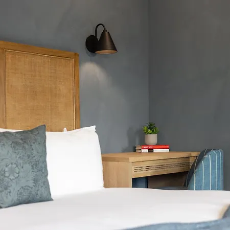 The Ashford - Brand New Gem Walk To Weho *