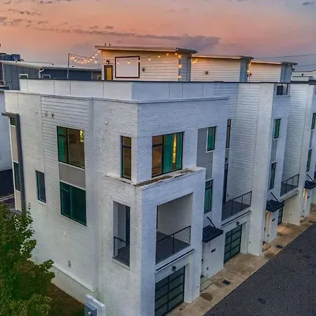 Luxury - The Gulch - Private Rooftop *
