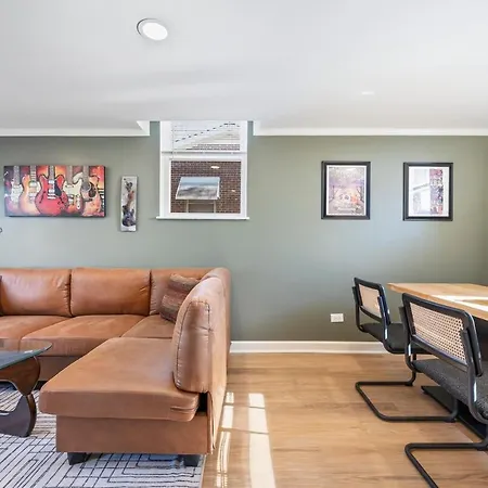 Cozy Ranch Retreat-large Deck & Yard-10 Mins To Downtown Holiday home