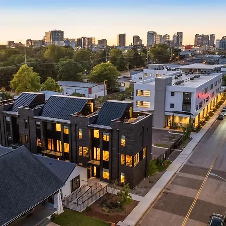 The Elmwood - Brand New Rooftop Lounge W Firepit