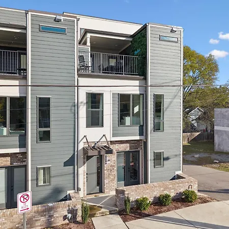 New Nash Modern Luxurious Space W Rooftop Views Holiday home Nashville