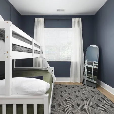 Sleeps 16 Two Side By Side Only 3 Miles Broadway *