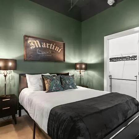 Martini Bar Speakeasy 10min To Broadway Apartment *
