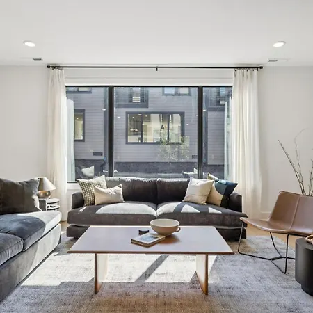 Apartment New Stylish Nash Townhouse W Hot Tub & Rooftop Nashville