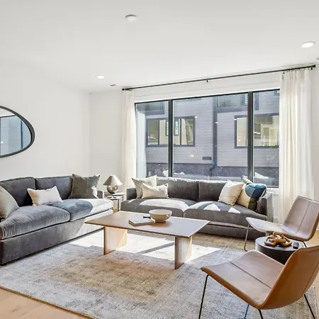 Apartment New Stylish Nash Townhouse W Hot Tub & Rooftop
