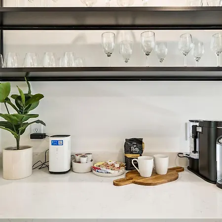 Apartment New Stylish Nash Townhouse W Hot Tub & Rooftop Nashville