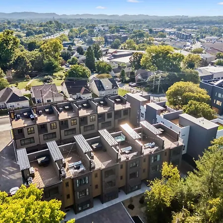 Apartment New Stylish Nash Townhouse W Hot Tub & Rooftop *