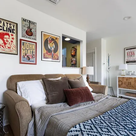 Downtown Riverfront Unit 820 Apartment *