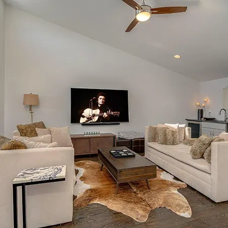 Cultured Coach - Music Row - Mins To Downtown * Nashville
