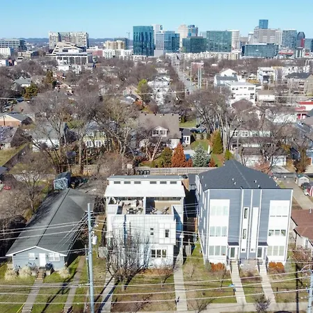 Cultured Coach - Music Row - Mins To Downtown Holiday home *