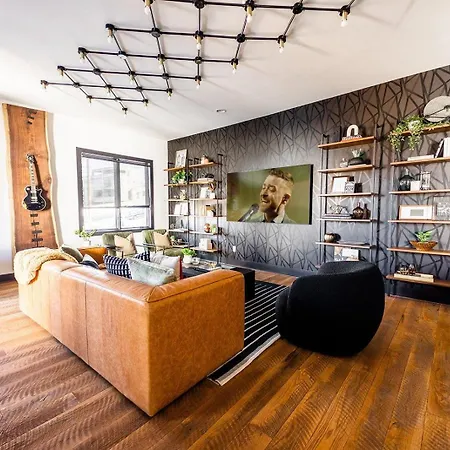 Two Lavish Gulch Homes - Mins To Broadway Holiday home