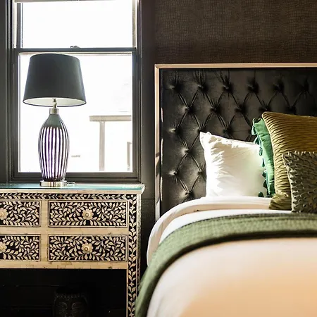 Two Lavish Gulch Homes - Mins To Broadway Holiday home