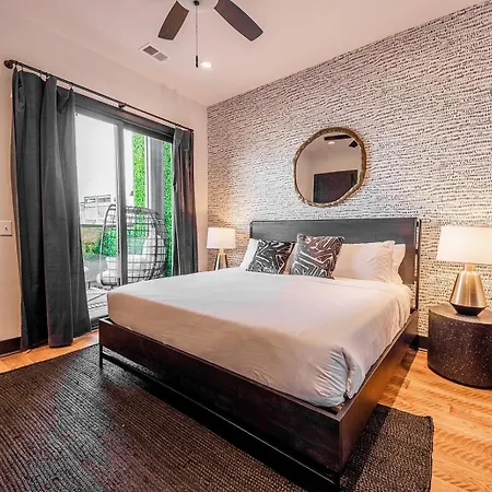 Holiday home Two Lavish Gulch Homes - Mins To Broadway *