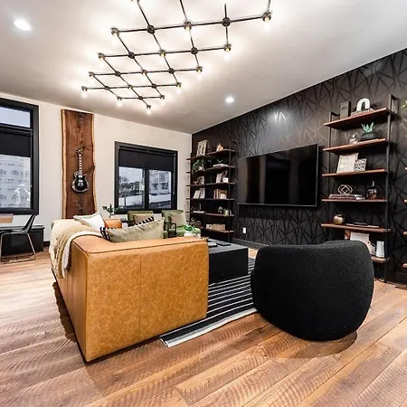 Holiday home Two Lavish Gulch Homes - Mins To Broadway *